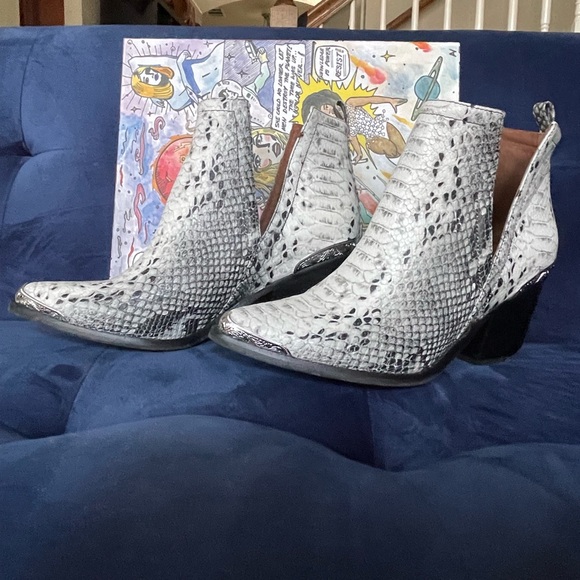 Jeffrey Campbell Cromwell snakeskin boot - Picture 2 of 12